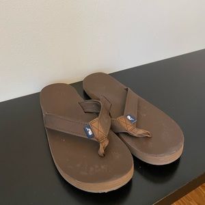 Mens Vineyard Vines Flip flops size 12